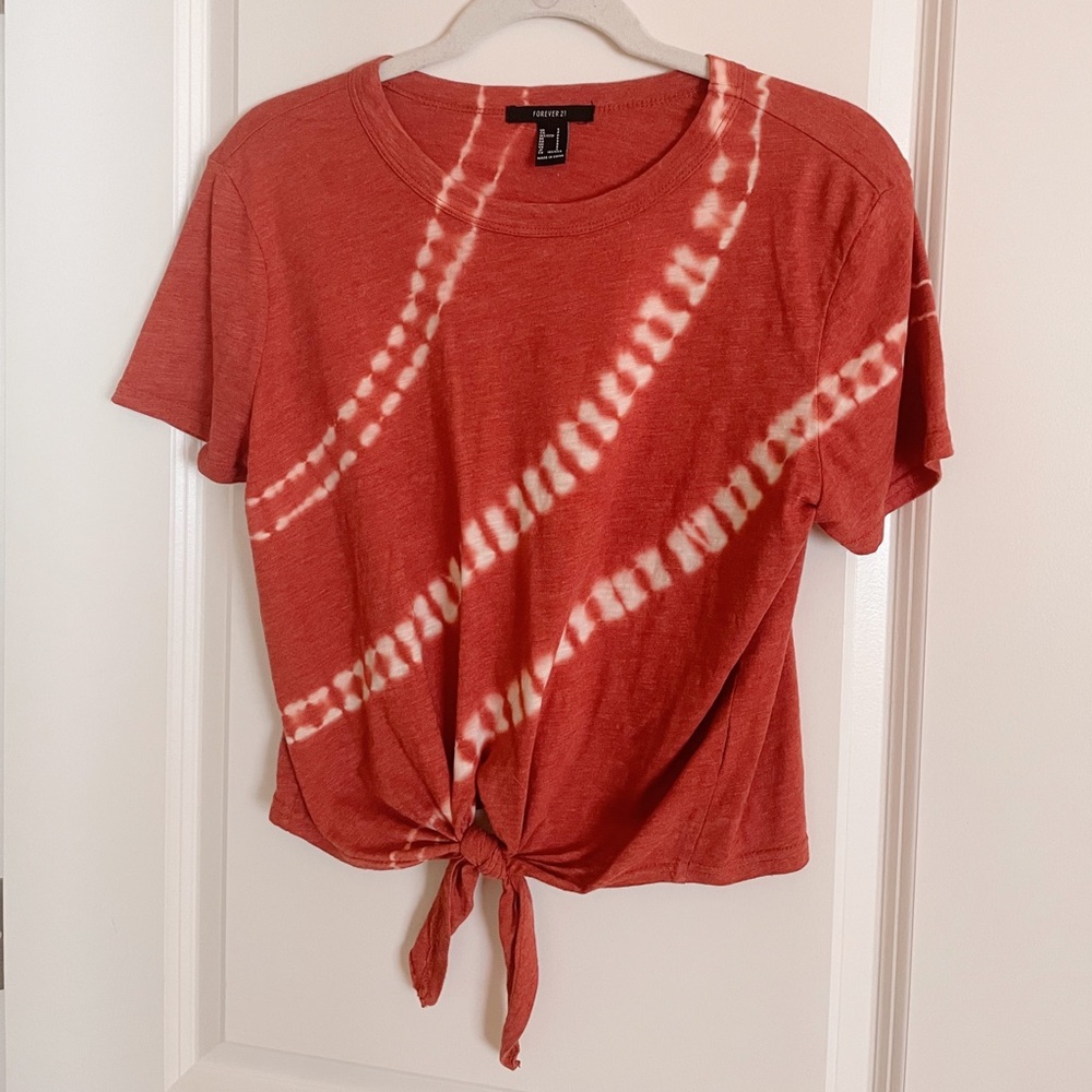 Forever 21 knotted tie-dye orange & white top